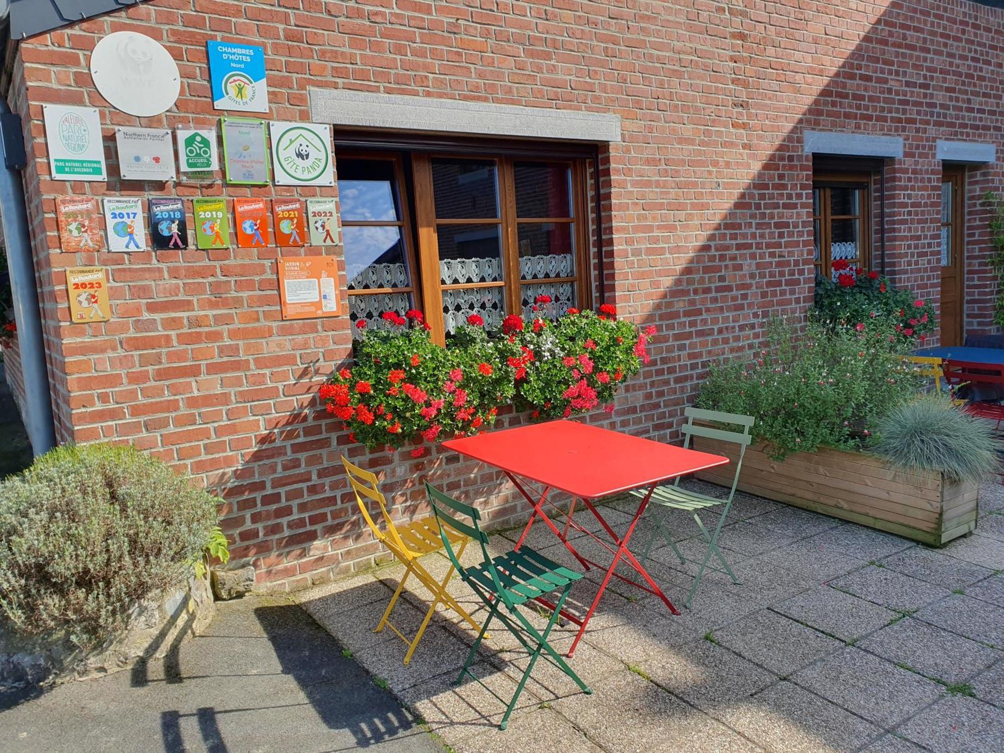 Bed and Breakfast Les Mout'Anes Saint-Hilaire-sur-Helpe Exterior foto